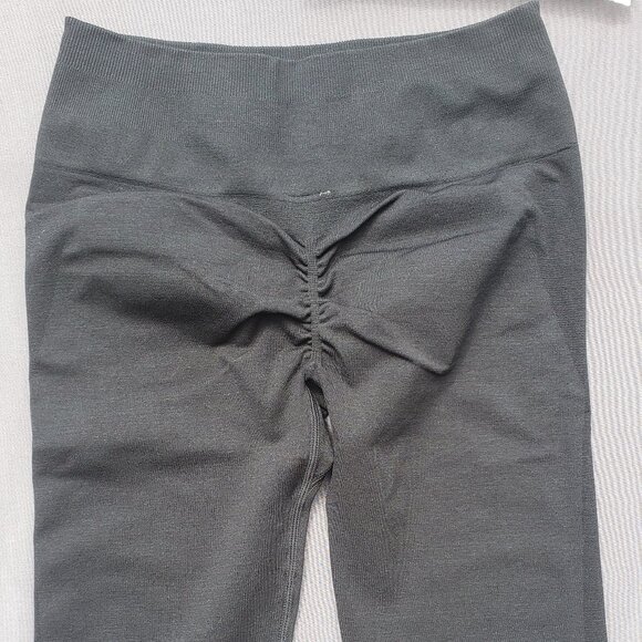 Scrunchy Butt Black Leggings NWT - Picture 3 of 8